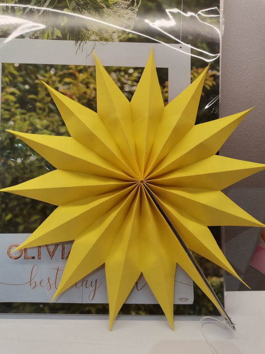 Star shaped paper decoration