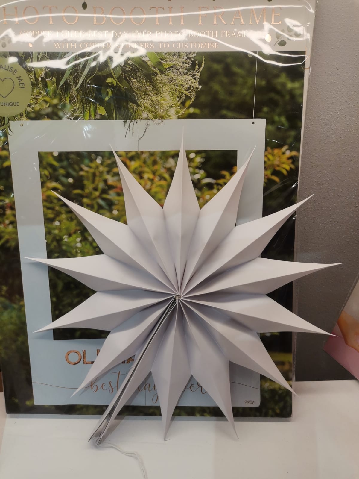 Star shaped paper decoration